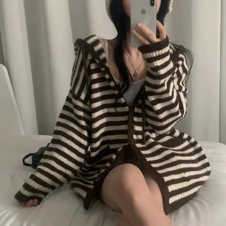 Fall Retro Women's Knitted Sweater Coat Faionable Striped Lazy Sle Hood Single Button Zipper Design Sense Top Warmth