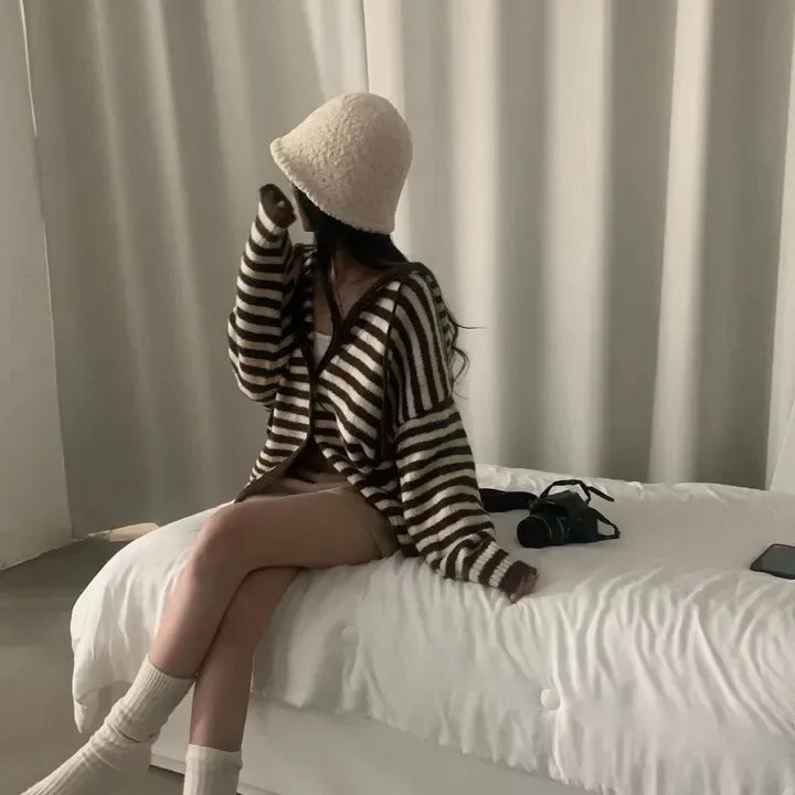 Fall Retro Women's Knitted Sweater Coat Faionable Striped Lazy Sle Hood Single Button Zipper Design Sense Top Warmth